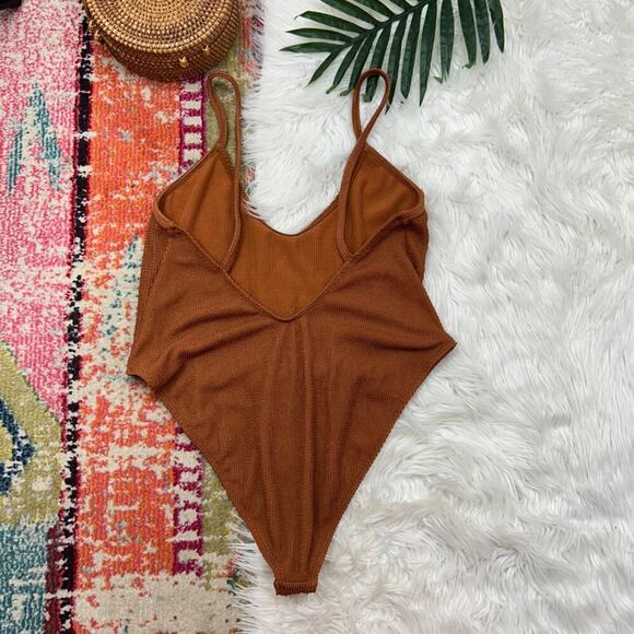 NEW Good American Brown Smock Textured One Piece Swimsuit Plus Size 5/6 2XL/3XL - Picture 2 of 6